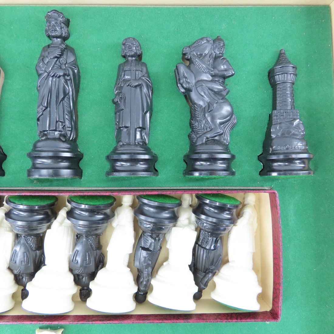 Renaissance Chess Set & 3 in 1 Game Set - 4