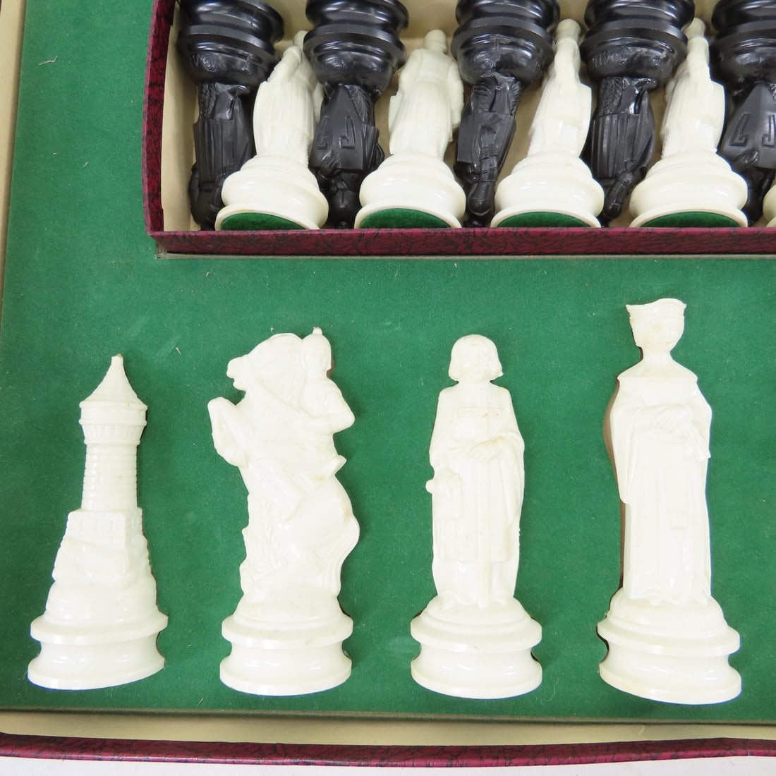 Renaissance Chess Set & 3 in 1 Game Set - 5