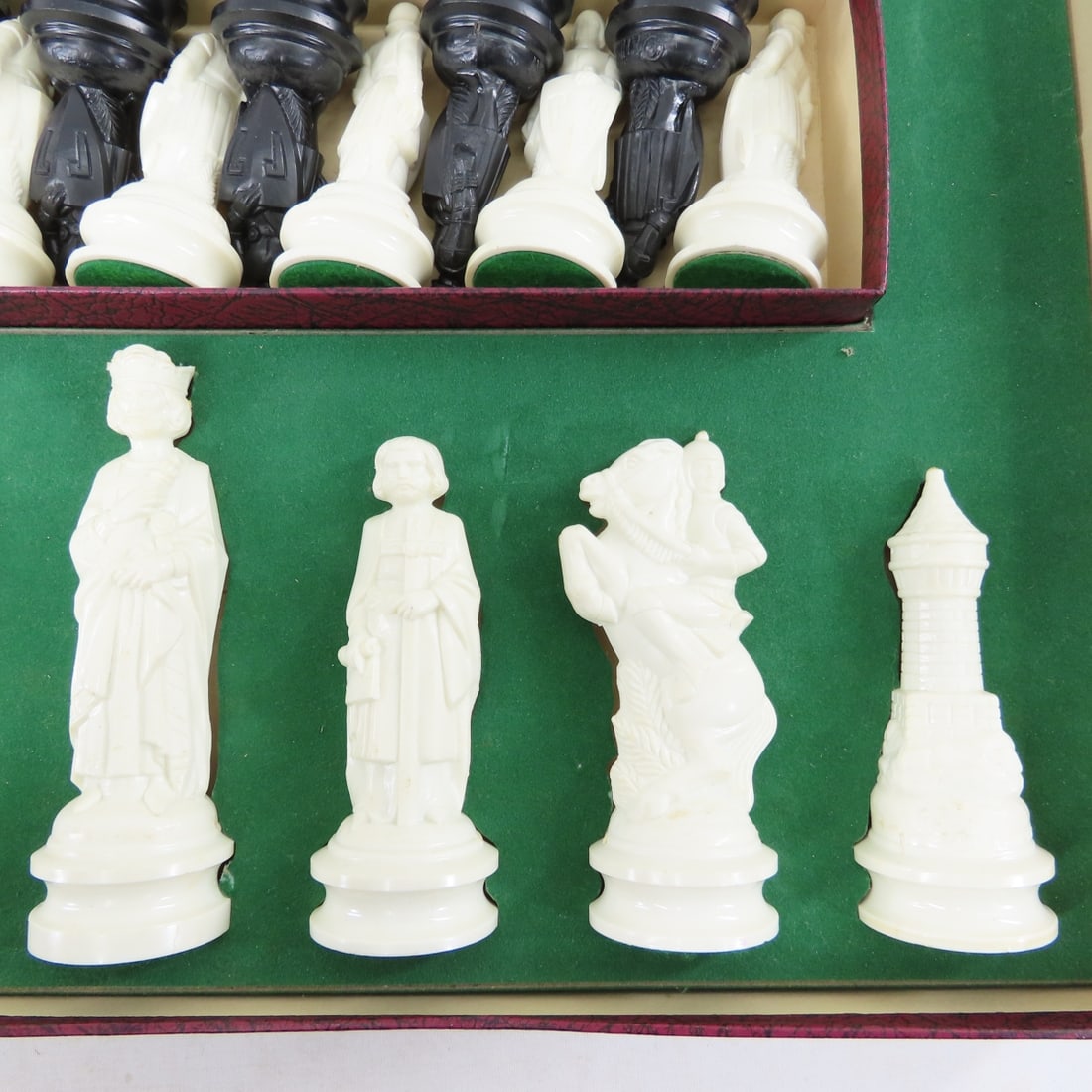 Renaissance Chess Set & 3 in 1 Game Set - 6