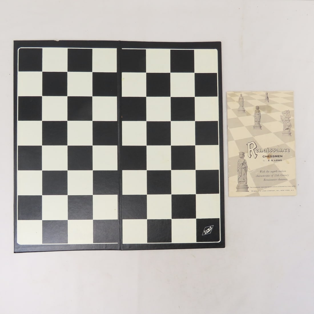 Renaissance Chess Set & 3 in 1 Game Set - 9