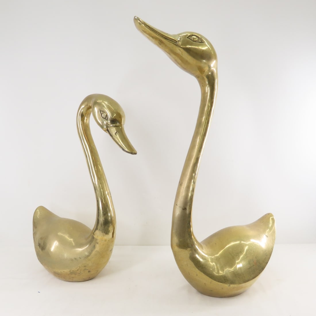 Pair of Mid Century Brass Swans- Tallest is 26.5": Pair of Mid Century Brass Swans- Tallest is 26.5" - Lot SIze: 27 x 20x14" 23 lbs All information and photos are intended to be as accurate as possible, but errors are possible. No item may be
