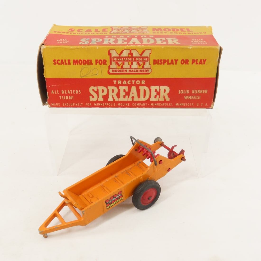 Minneapolis- Moline Tractor Spreader 9834 (1 of 19)