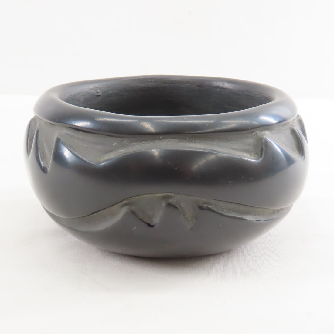 Margaret Tafoya Carved Pottery Blackware Bowl: Margaret Tafoya Carved Pottery Blackware Bowl - Santa Clara Pueblo Native, Signed. No Cracks or Chips. 3" Tall. Lot Size: 6x6x3", 1 lb All information and photos are intended to be as accurate as