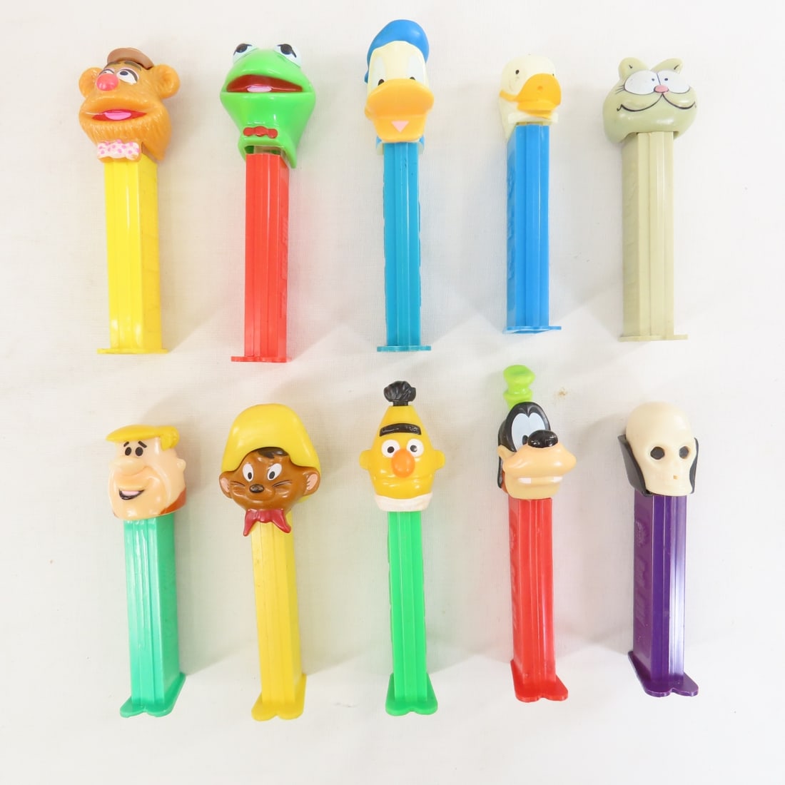 300 Loose PEZ Dispensers- Cartoons, Star Wars - 4