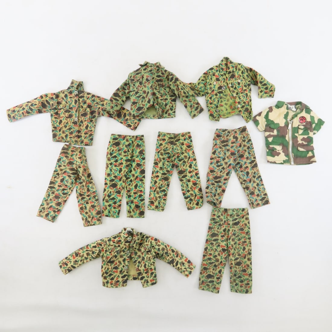 2 GI Joe Figures & Trunk with Hong Kong Clothes - 12