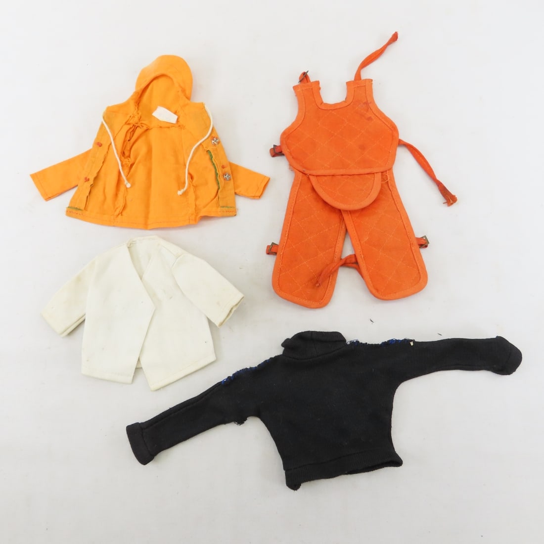 2 GI Joe Figures & Trunk with Hong Kong Clothes - 18