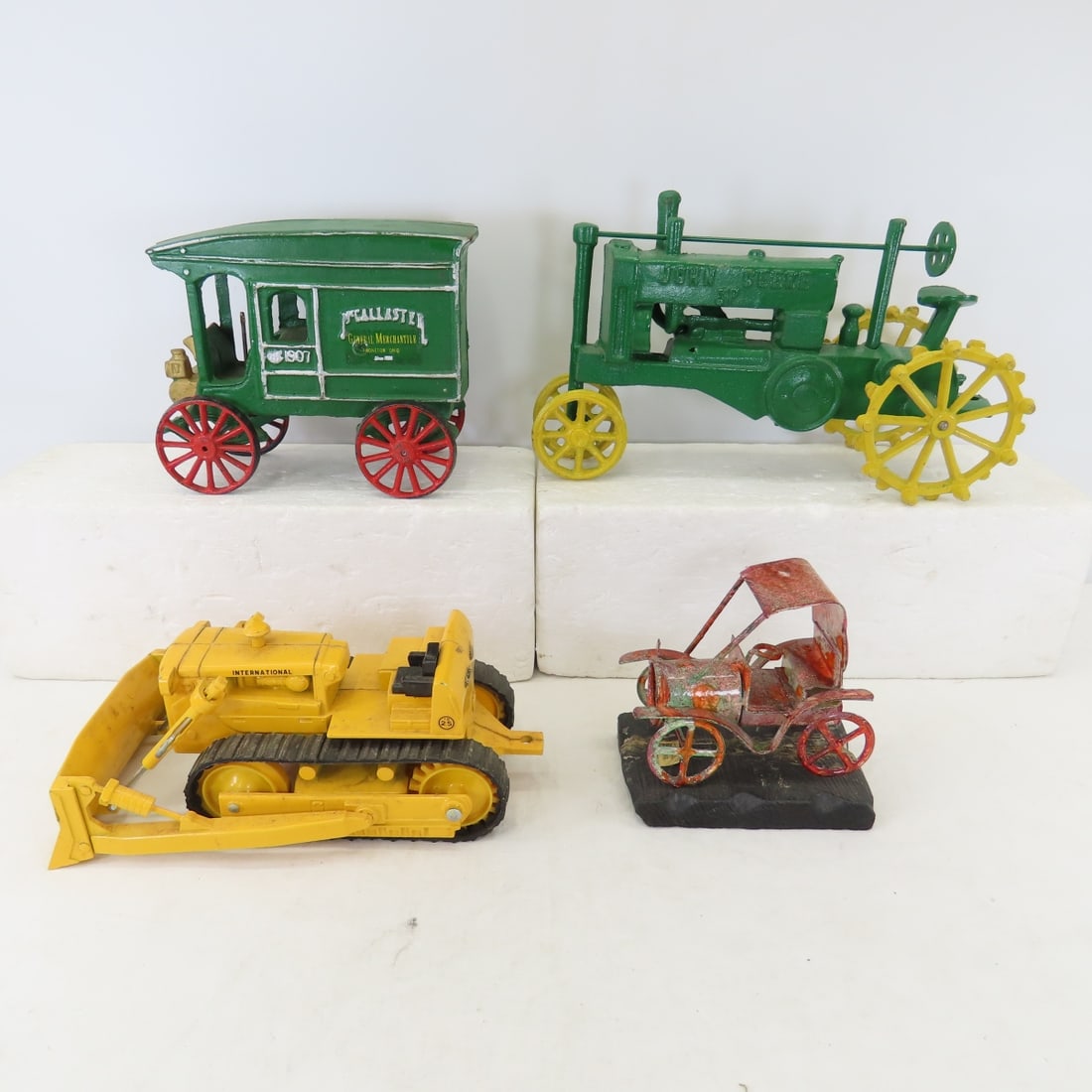 ERTL TD25 Crawler, Cast Iron Repros & Folkart Car (1 of 15)