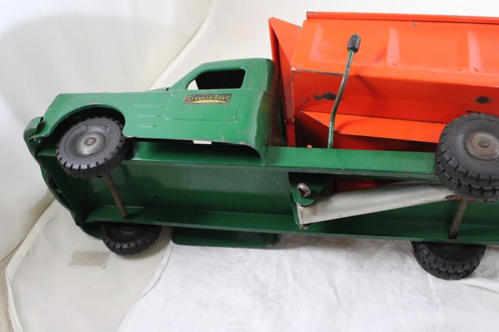 1950's Structo Hydraulically Operated Dump Truck - 10