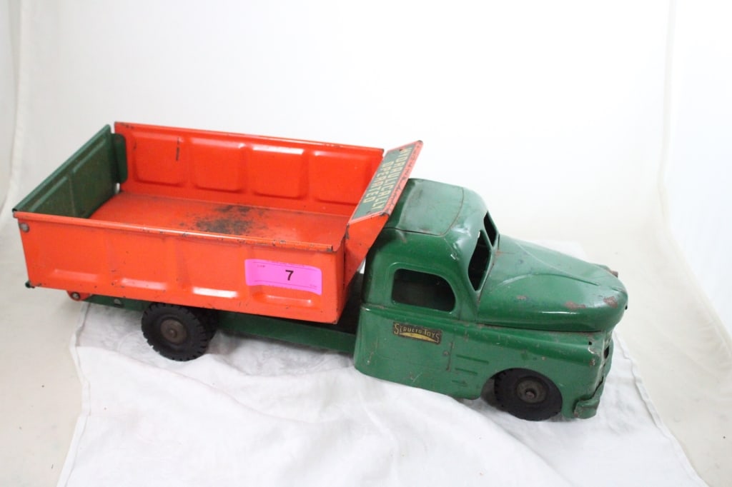 1950's Structo Hydraulically Operated Dump Truck: 1950's Structo Hydraulically Operated Dump Truck - Pressed Steel. 21" x 8" x 8". 5 Lbs. All information and photos are intended to be as accurate as possible, but errors are possible. No item may