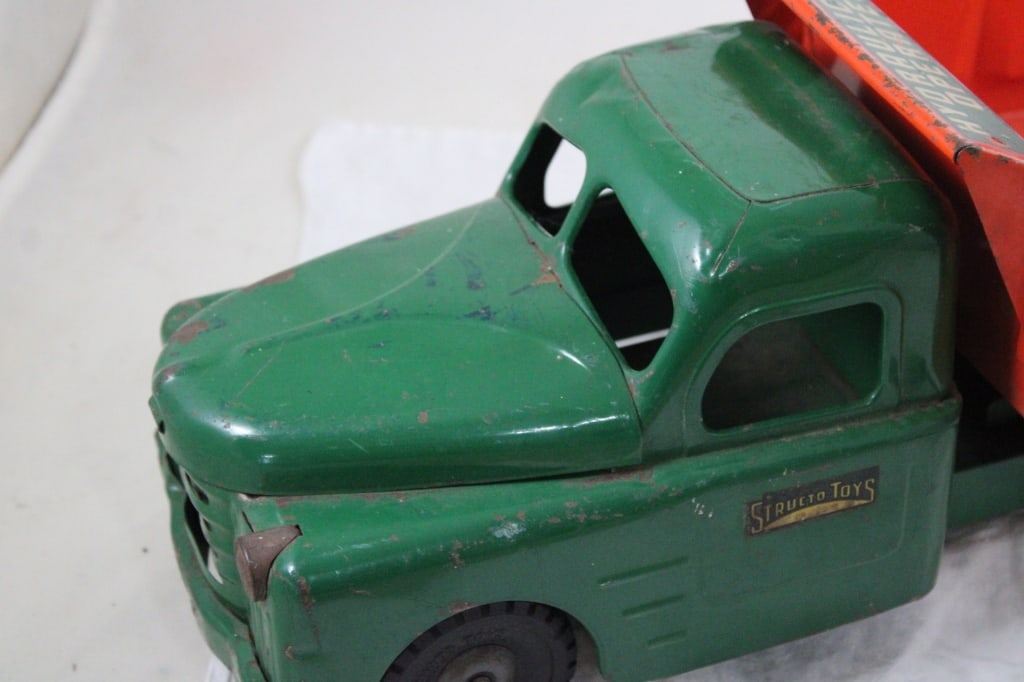 1950's Structo Hydraulically Operated Dump Truck - 4
