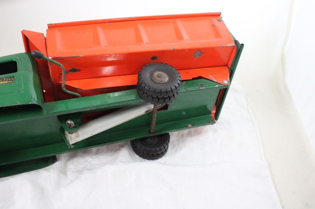 1950's Structo Hydraulically Operated Dump Truck - 7