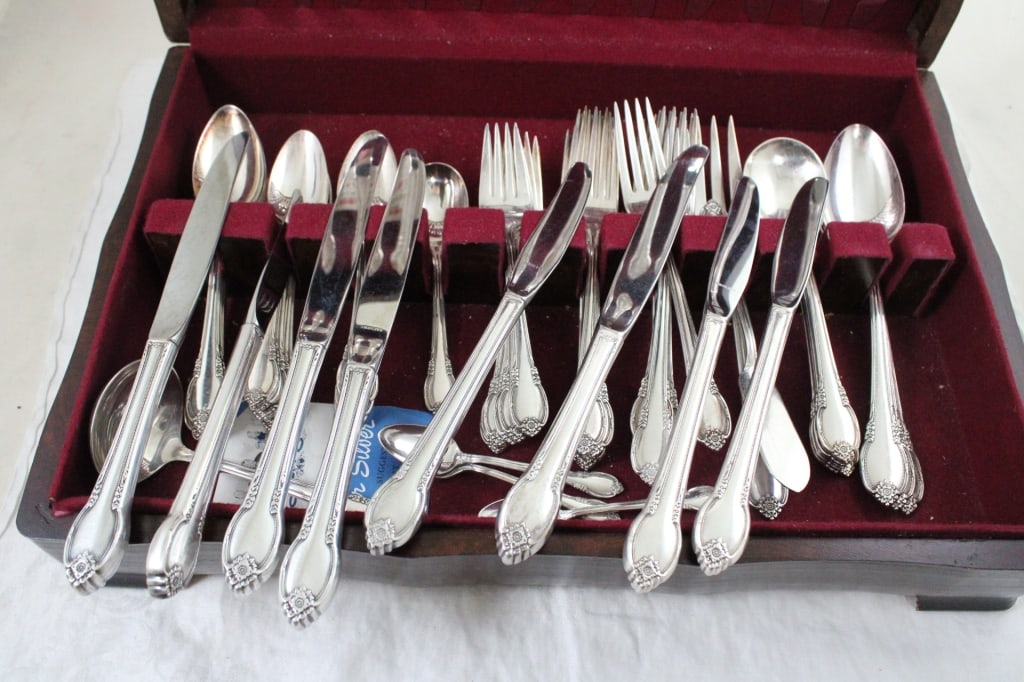 1847 Rogers Remembrance Silver Plate Flatware - 12