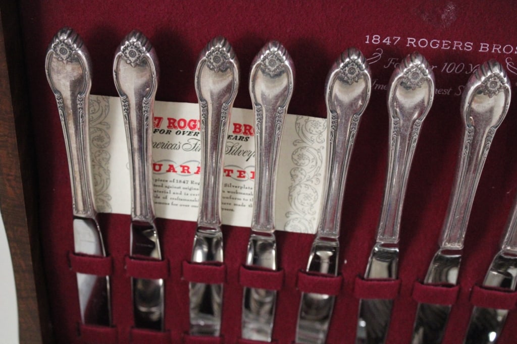1847 Rogers Remembrance Silver Plate Flatware - 2