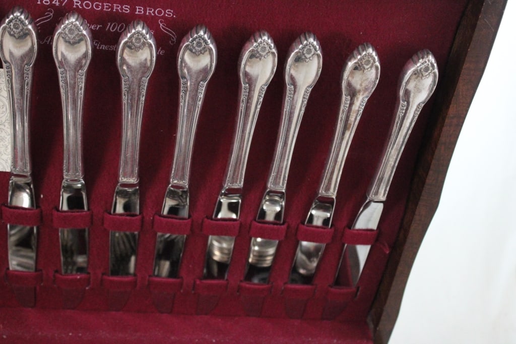 1847 Rogers Remembrance Silver Plate Flatware - 3