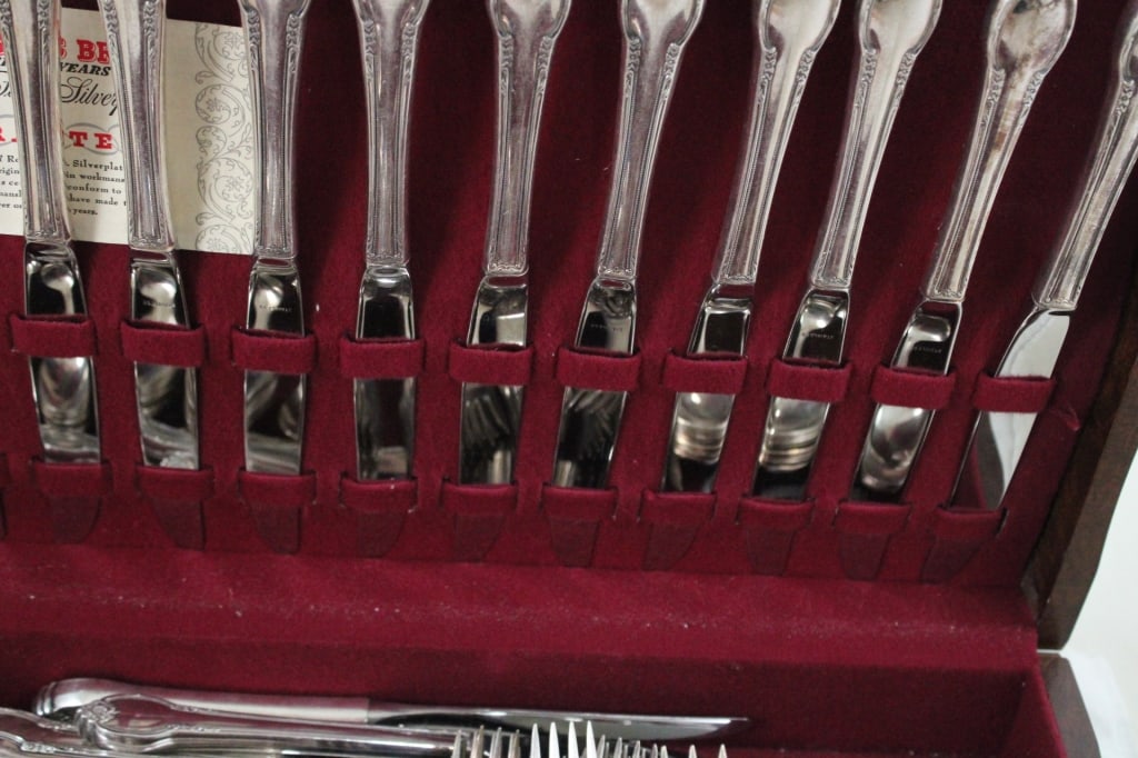 1847 Rogers Remembrance Silver Plate Flatware - 4