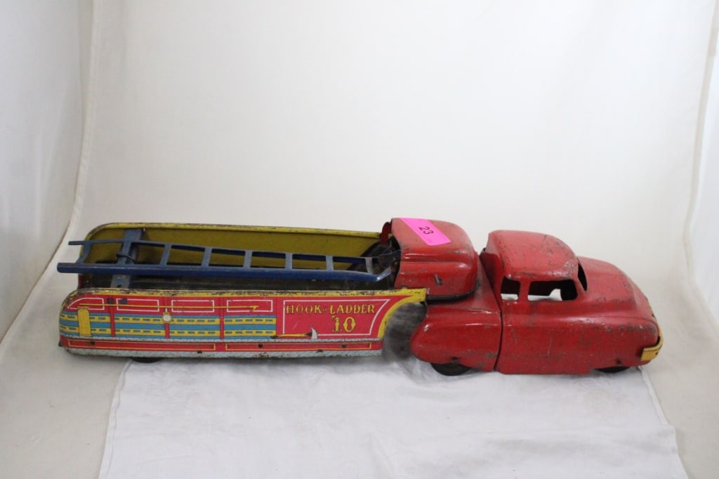 Wyandotte Pressed Steel Hook & Ladder Fire Truck: Wyandotte Pressed Steel Hook & Ladder Fire Truck - 1930's Wyandotte Fire Truck. 24" x 6" x 6". 5 Lbs. All information and photos are intended to be as accurate as possible, but errors are possibl