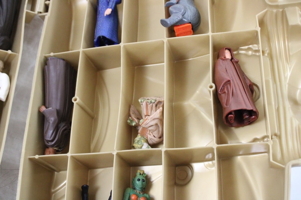 1983 Kenner C3PO Star Wars Case w/24 Figures - 11