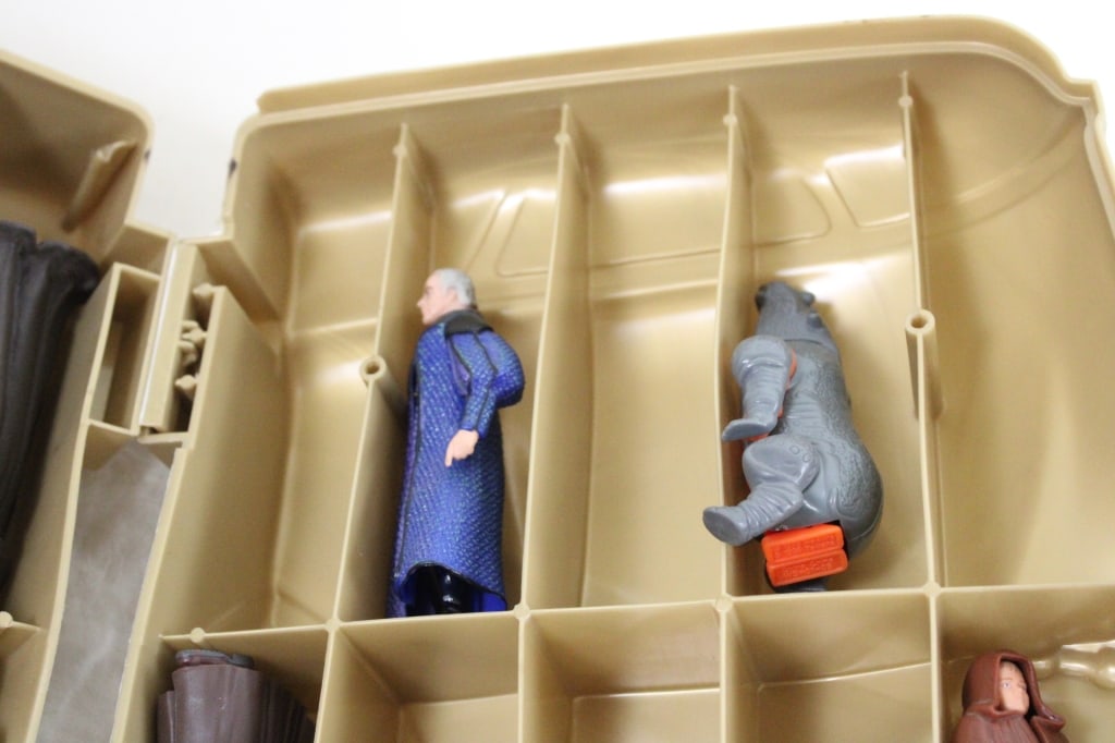 1983 Kenner C3PO Star Wars Case w/24 Figures - 12