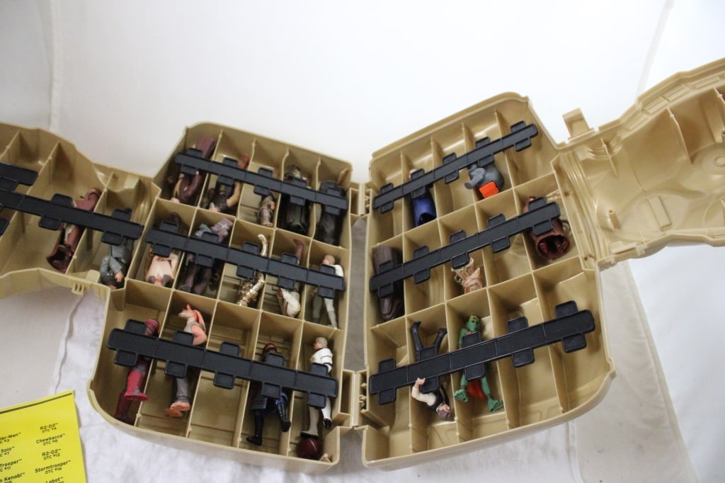 1983 Kenner C3PO Star Wars Case w/24 Figures - 5