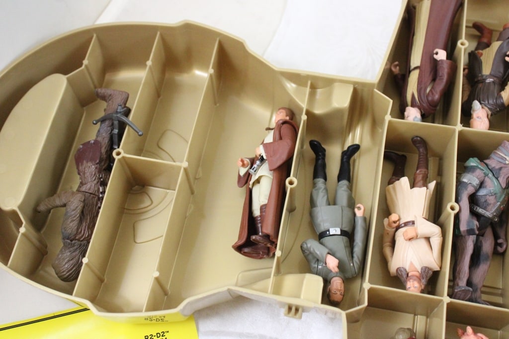 1983 Kenner C3PO Star Wars Case w/24 Figures - 6