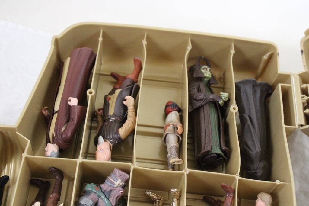 1983 Kenner C3PO Star Wars Case w/24 Figures - 7