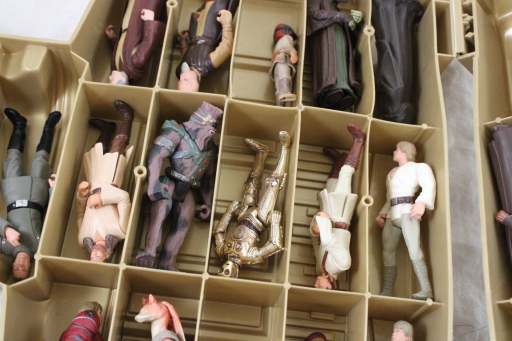 1983 Kenner C3PO Star Wars Case w/24 Figures - 8