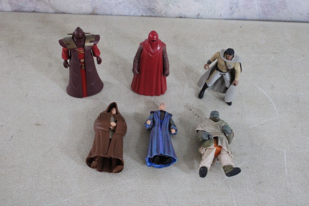6 Star Wars 4.5" Hasbro & Kenner Figures (1 of 10)