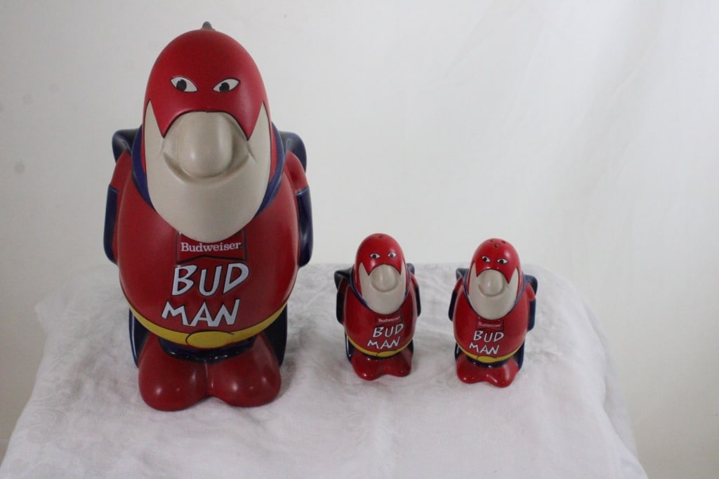 1989 Budweiser Beer Bud Man Stein & S&P Shakers: 1989 Budweiser Beer Bud Man Stein & S&P Shakers - Lot Size 9" x 9" x 9". 3 Lbs. All information and photos are intended to be as accurate as possible, but errors are possible. No item