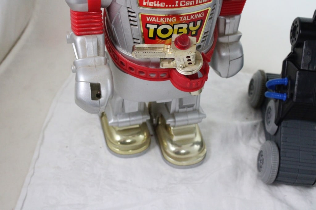 Toby Robot & ImagineXT BatBot Transformer - 4