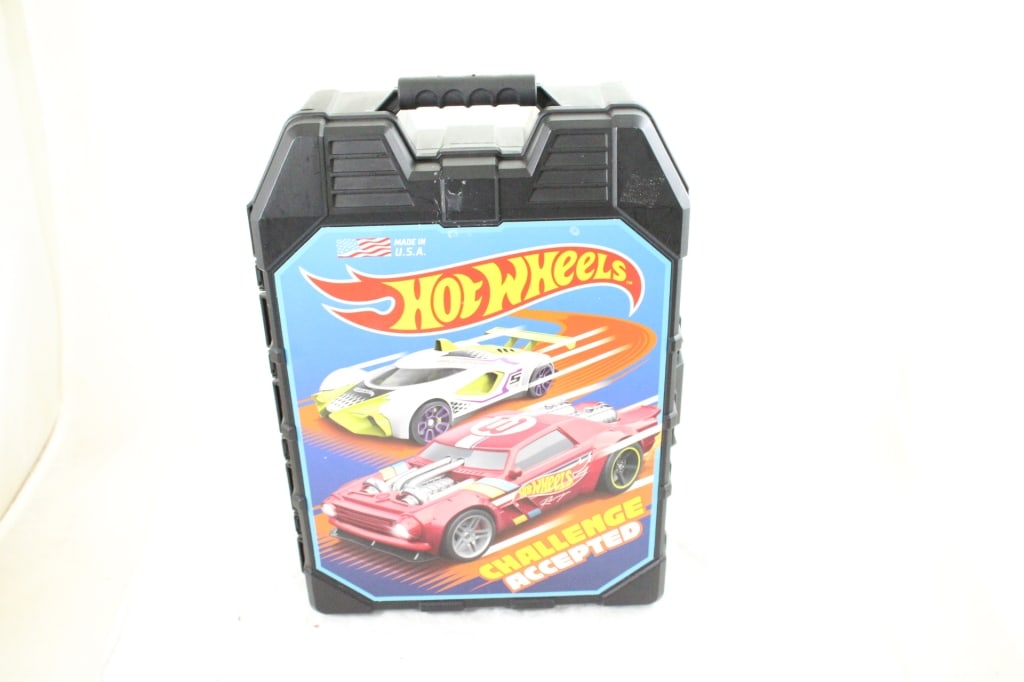 Hot Wheels Challenge Accepted Case with Cars - 13