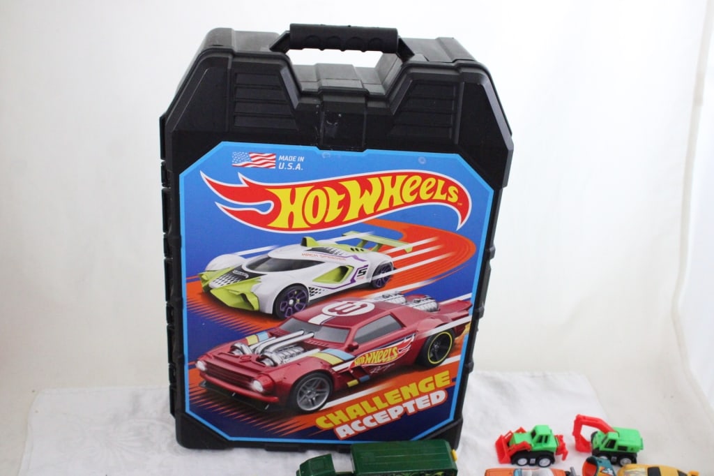 Hot Wheels Challenge Accepted Case with Cars - 2