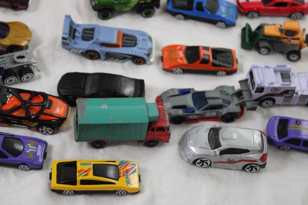 Hot Wheels Challenge Accepted Case with Cars - 6