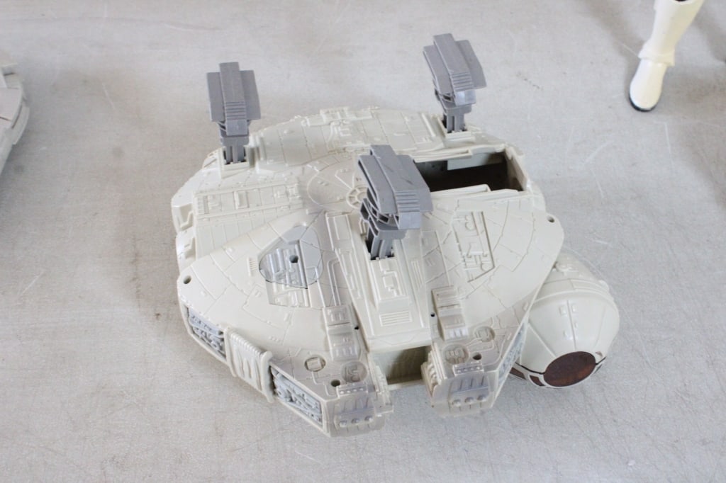 Star Wars Figures & 2 Millenium Falcon Ships - 11