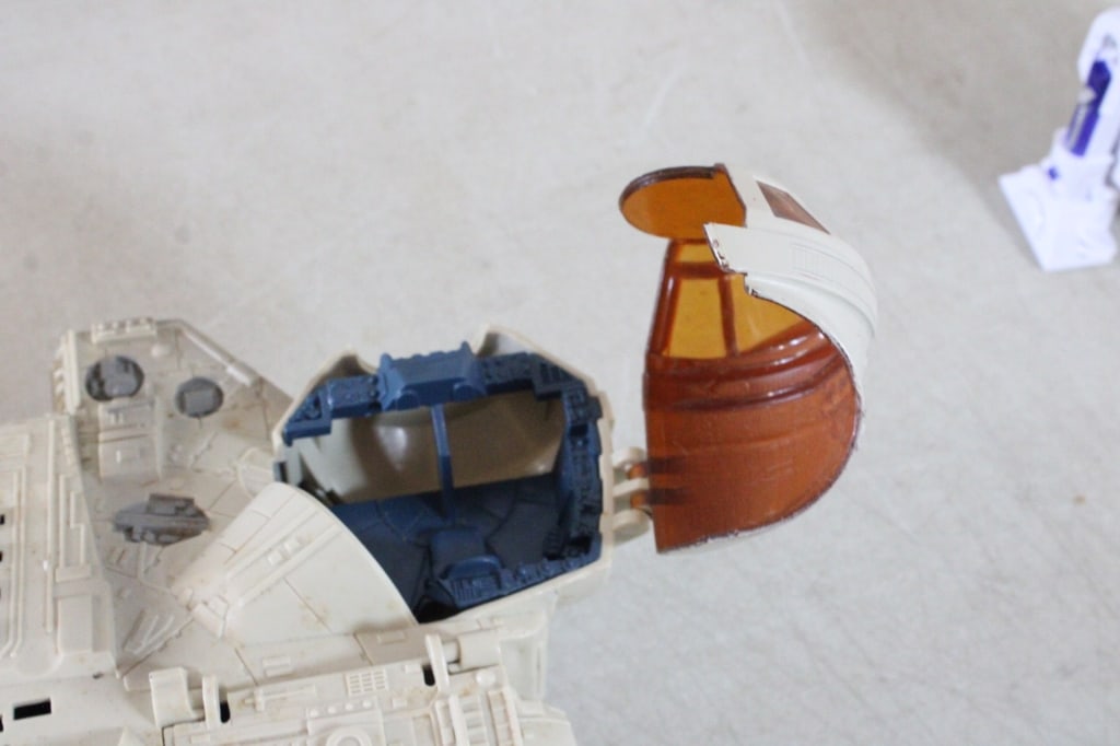 Star Wars Figures & 2 Millenium Falcon Ships - 12
