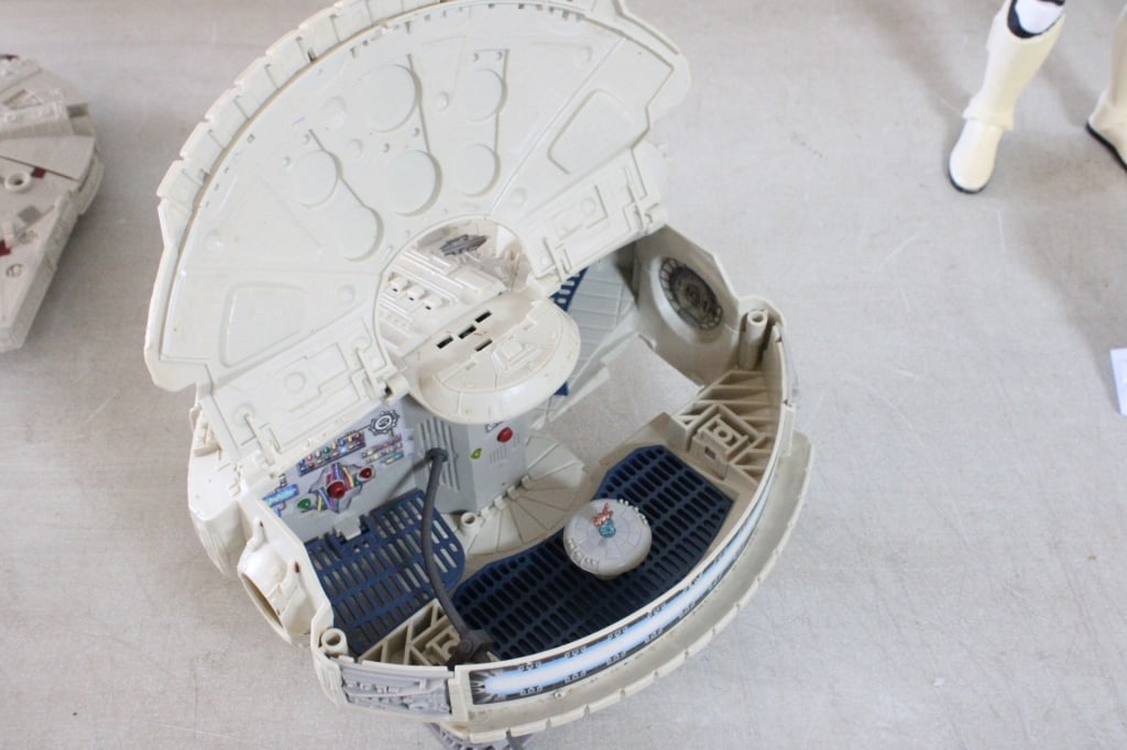 Star Wars Figures & 2 Millenium Falcon Ships - 13