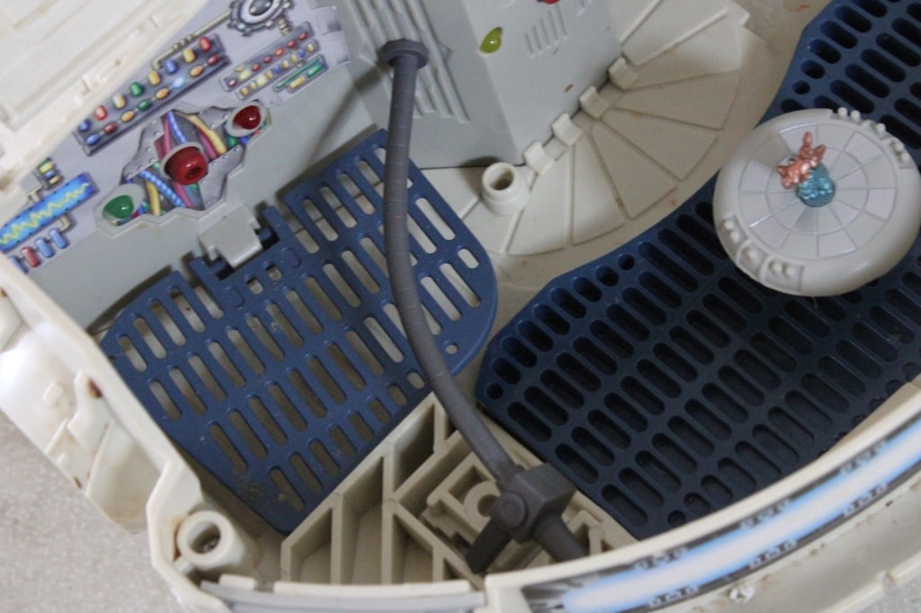 Star Wars Figures & 2 Millenium Falcon Ships - 14