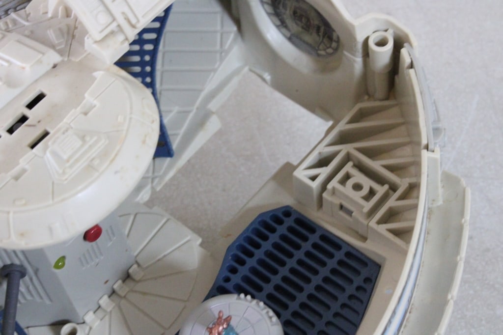 Star Wars Figures & 2 Millenium Falcon Ships - 15
