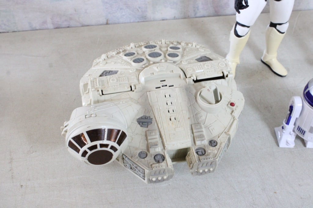 Star Wars Figures & 2 Millenium Falcon Ships - 7