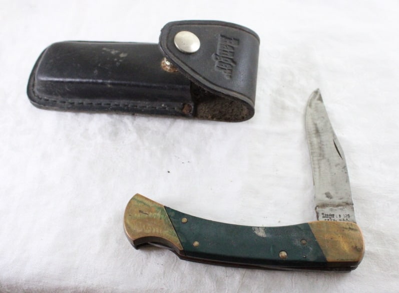 Ranger Lock Blade LB-125 Knife in Sheath: Ranger Lock Blade LB-125 Knife in Sheath - Lot Size 6" x 3" x 2". 1 Lb. All information and photos are intended to be as accurate as possible, but errors are possible. No item may be