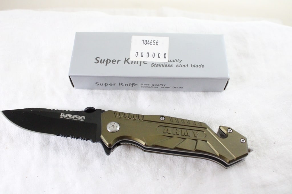 2 Folding Knives Schrade & Army Tac-Force in Box - 10