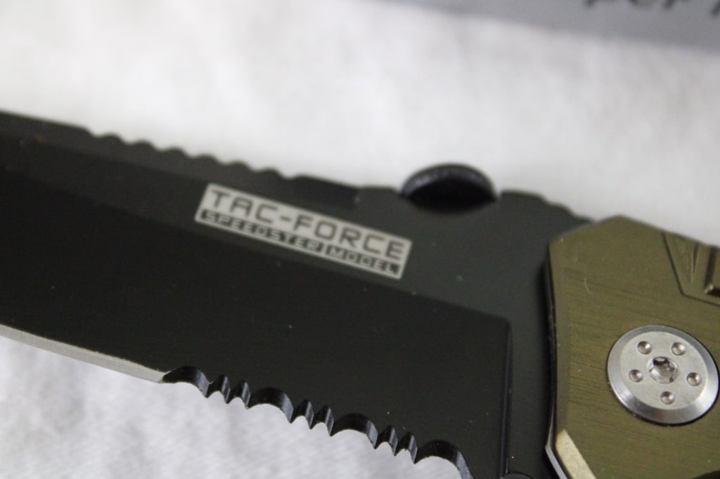 2 Folding Knives Schrade & Army Tac-Force in Box - 11