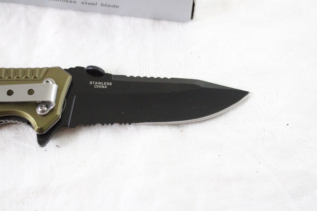 2 Folding Knives Schrade & Army Tac-Force in Box - 16