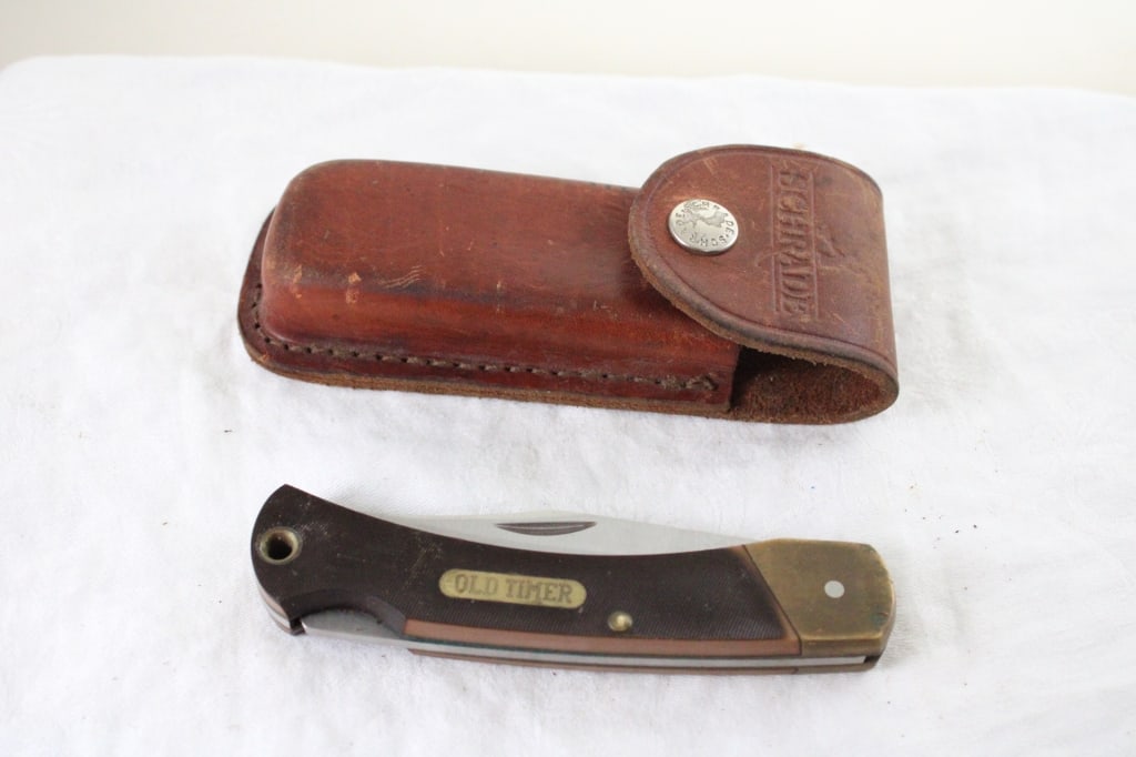 Schrade Old Timer 6 OT Folding Lock Blade Knife: Schrade Old Timer 6 OT Folding Lock Blade Knife - in Sheath. Lot Size 6" x 2" x 3". 1 Lb. All information and photos are intended to be as accurate as possible, but errors are possible. No item