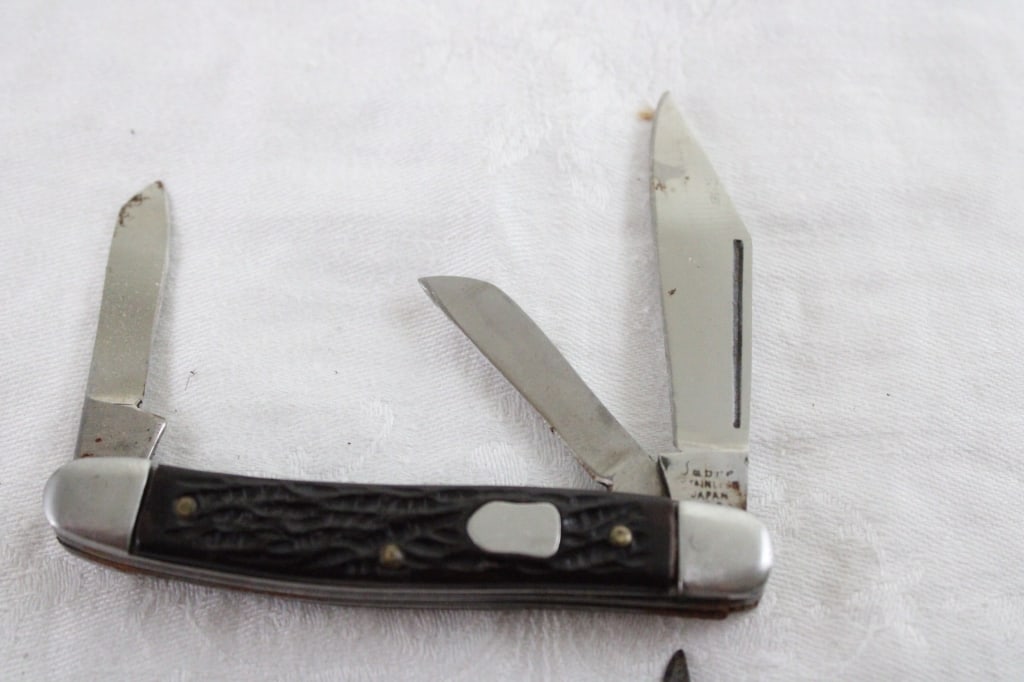 8 Assorted Pocket Knives - 10