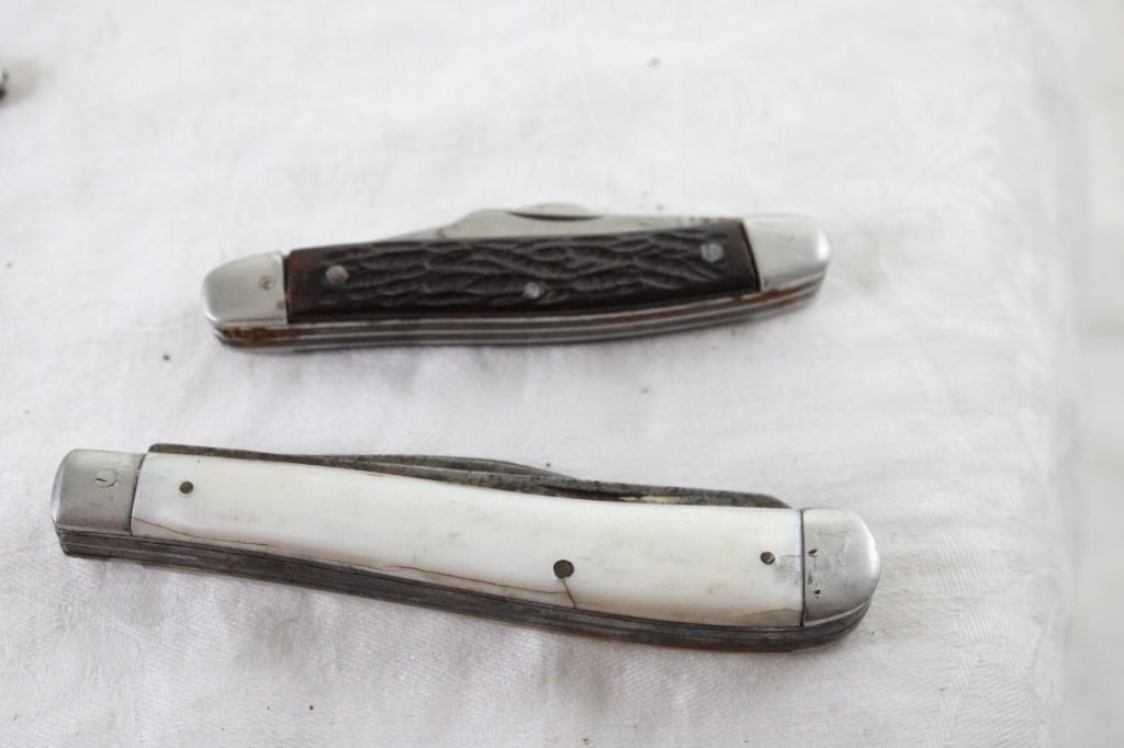 8 Assorted Pocket Knives - 12