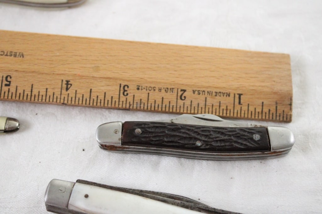 8 Assorted Pocket Knives - 17