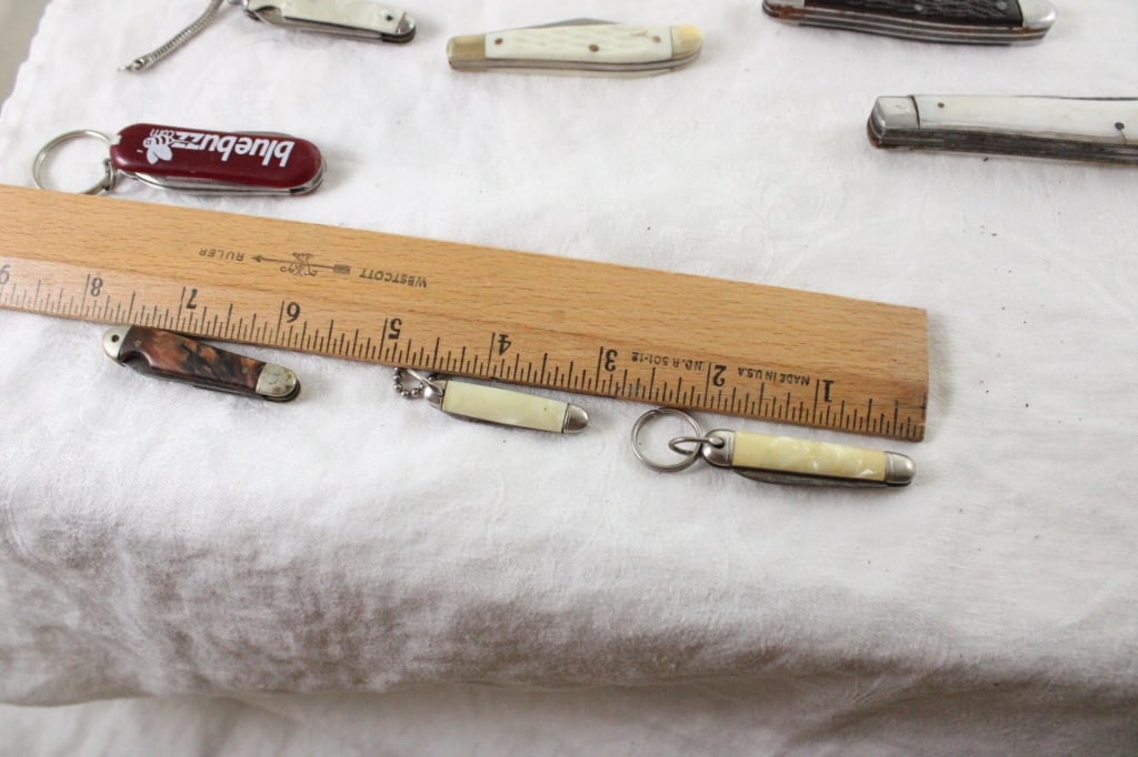 8 Assorted Pocket Knives - 19