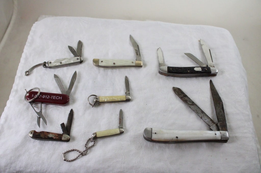8 Assorted Pocket Knives (1 of 20)