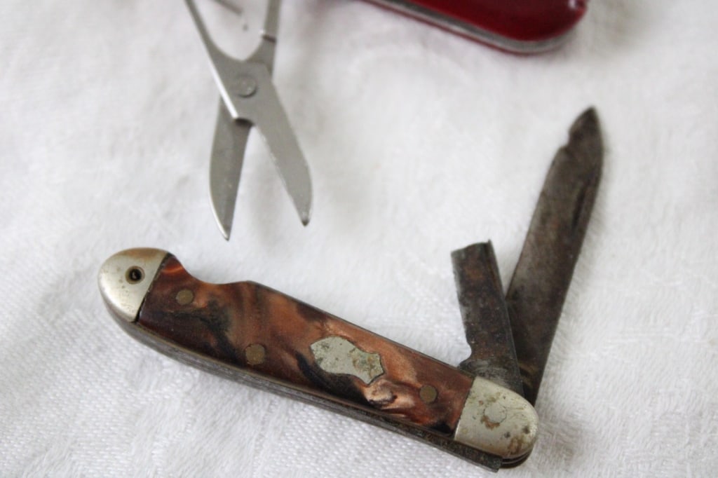 8 Assorted Pocket Knives - 2