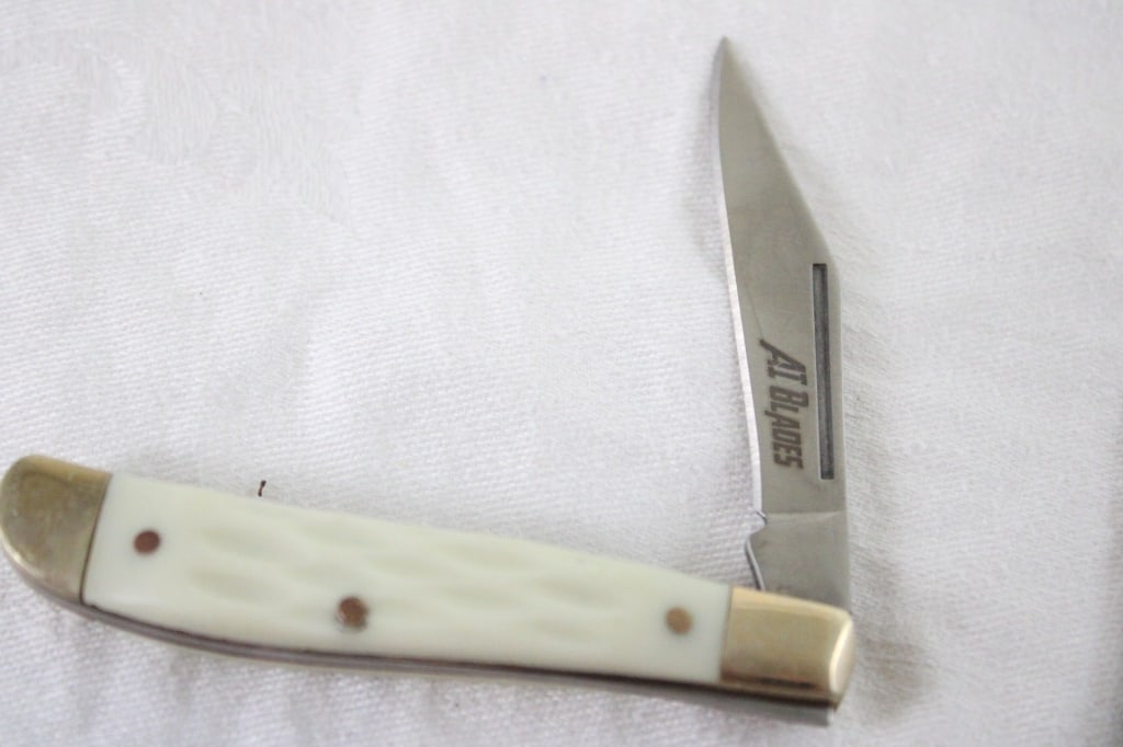8 Assorted Pocket Knives - 5
